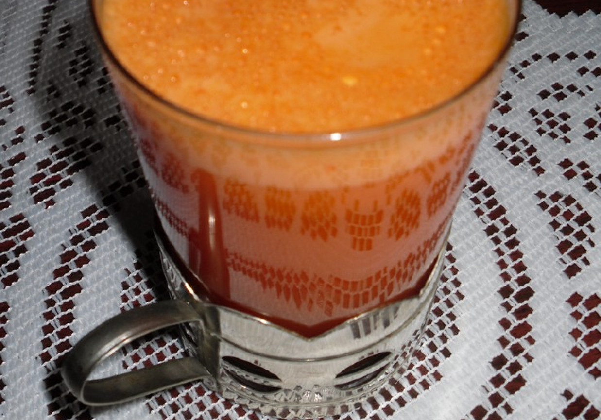Zdrowy sok marchewkowy foto