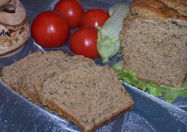 Fotografia przedstawiająca Ze szpinakiem na kefirze, czyli zdrowy, domowy chlebek