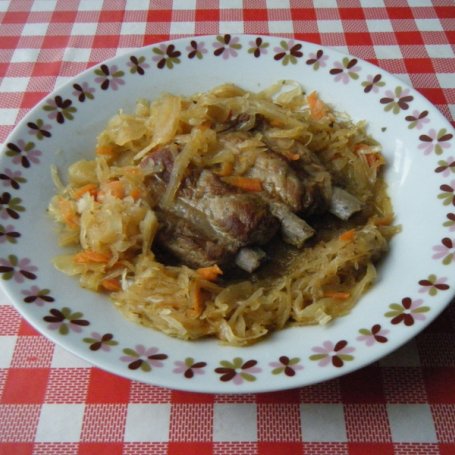 Krok 4 - Żeberka duszone w kapuście kiszonej foto