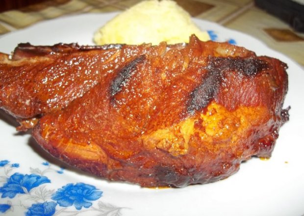 Fotografia przedstawiająca Żeberka marynowane w ketchupie i sosie sojowym