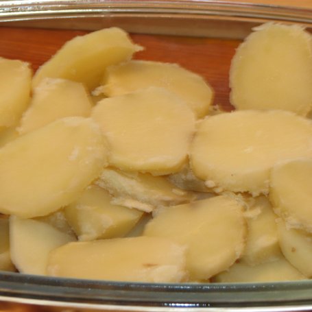 Krok 3 - Żeberka pieczone z cebulą i ziemniakami foto