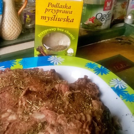 Krok 2 - żeberka z sarny w przyprawie myśliwskiej i winie foto