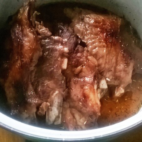 Krok 4 - żeberka z sarny w przyprawie myśliwskiej i winie foto