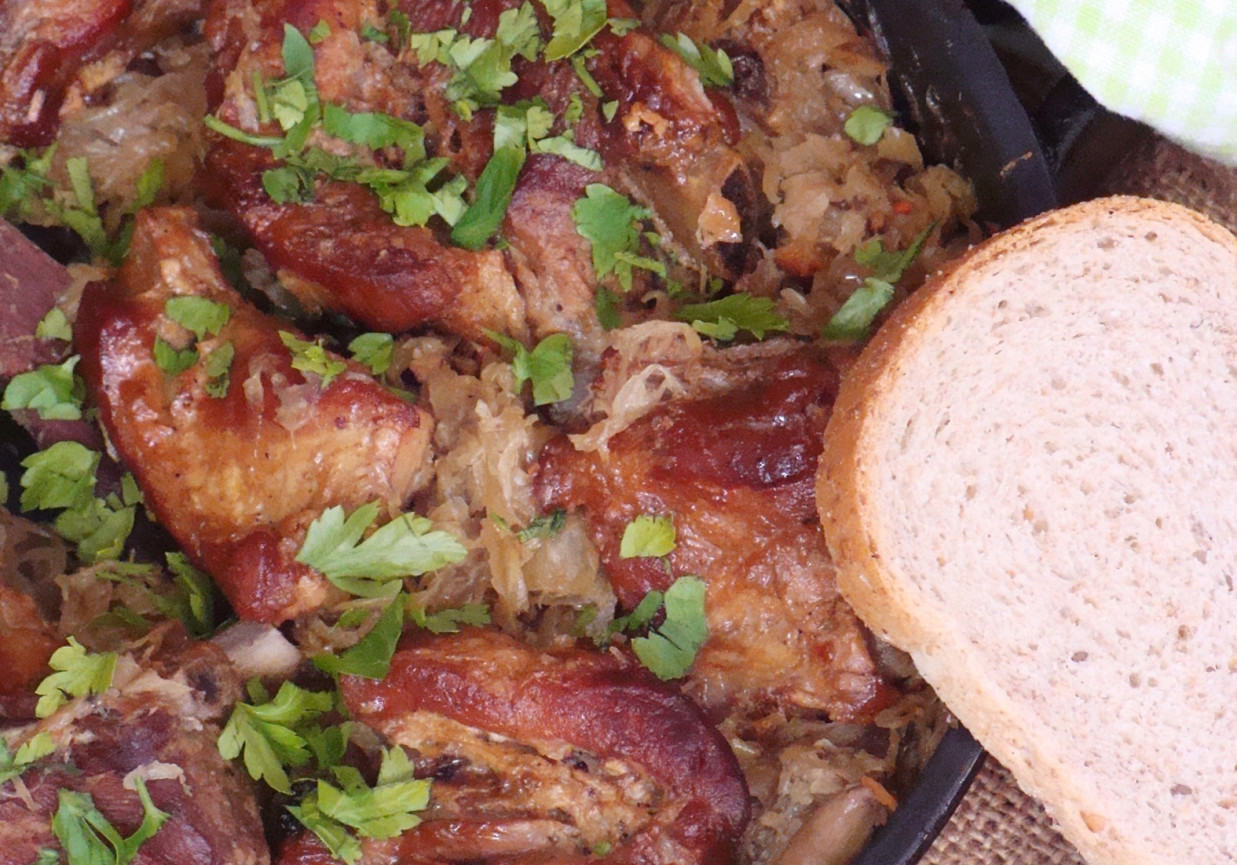 Żeberka zapiekane w kapuście foto