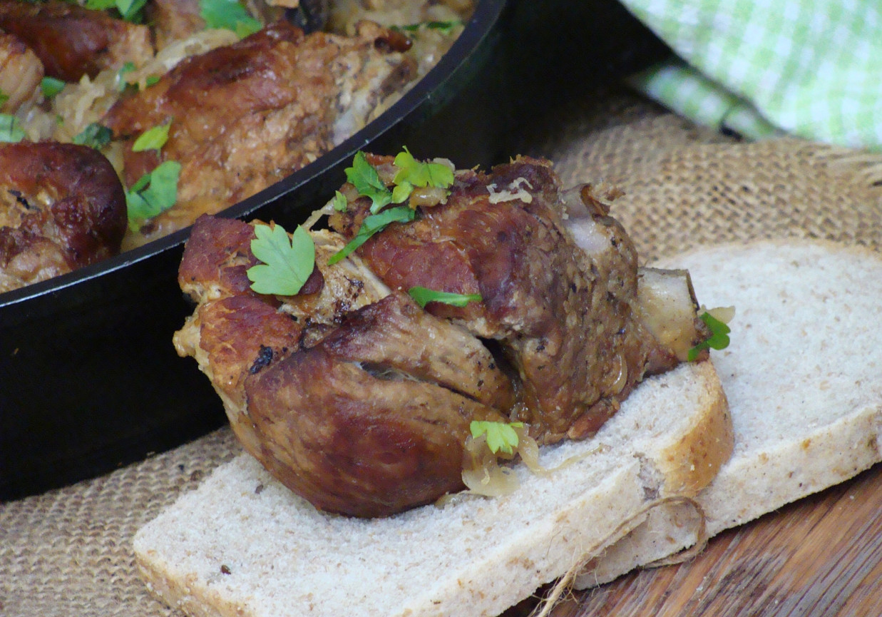 Żeberka zapiekane w kapuście foto