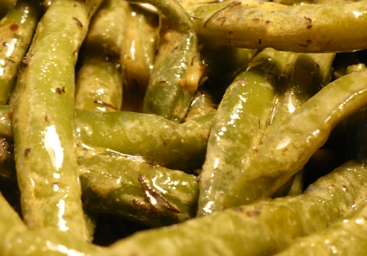 Zielona fasolka szparagowa w sosie viniagrette foto
