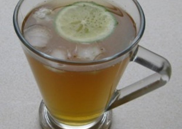 Fotografia przedstawiająca Zielona herbata z lodem