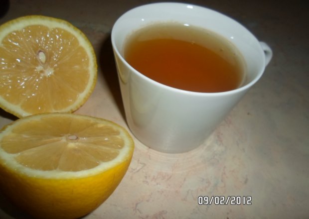 Fotografia przedstawiająca Zielona herbata z miętą i cytryną