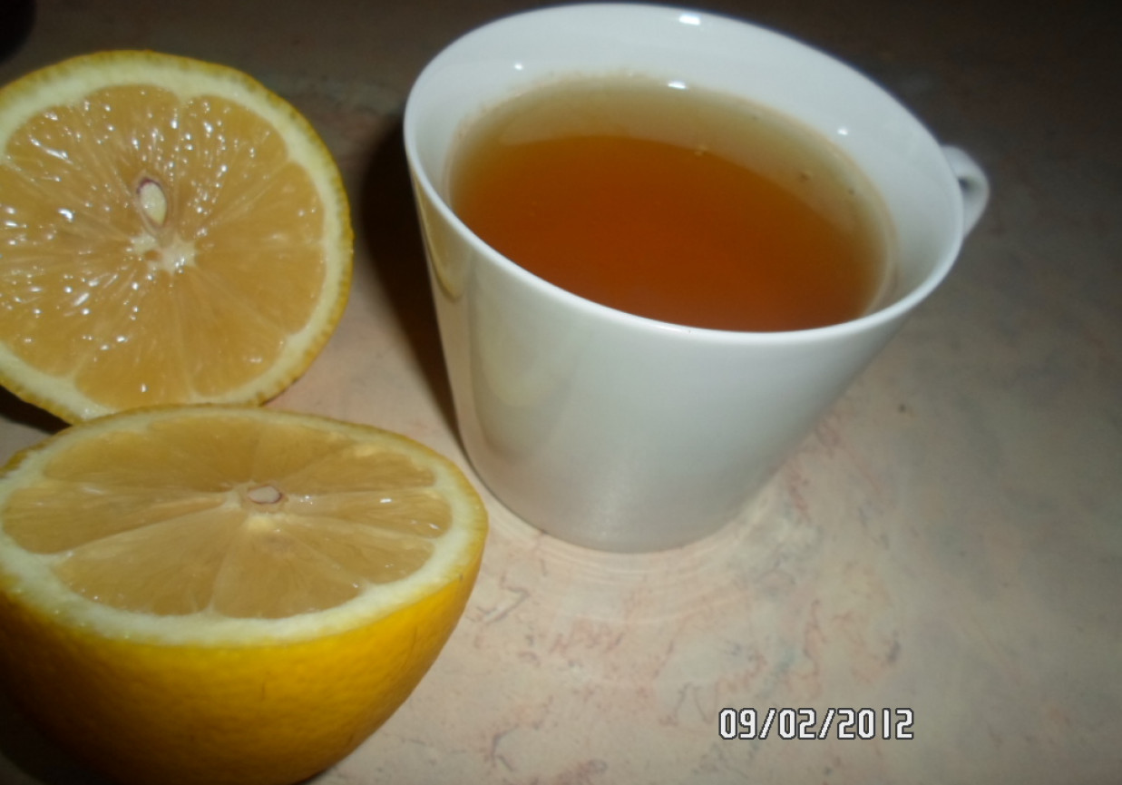 Zielona herbata z miętą i cytryną foto