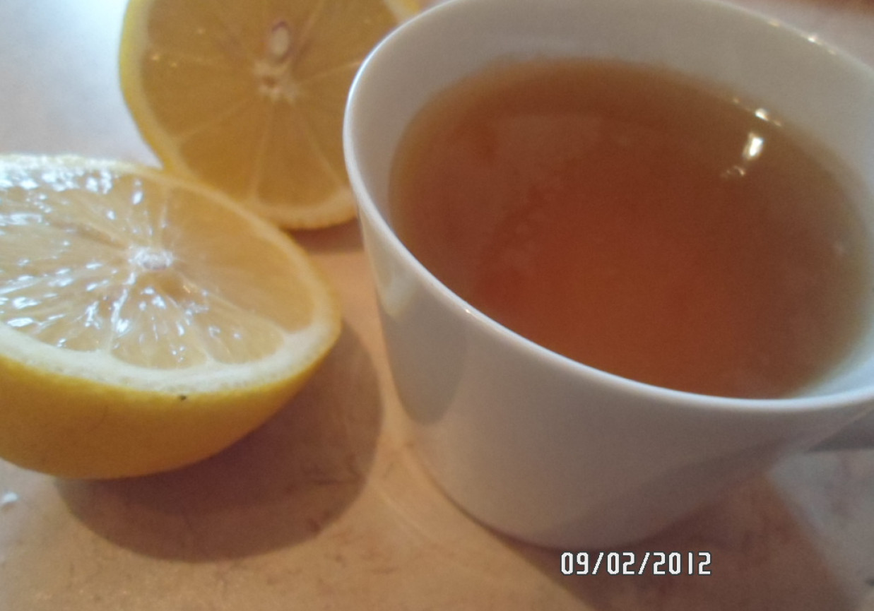 Zielona herbata z miętą i cytryną foto