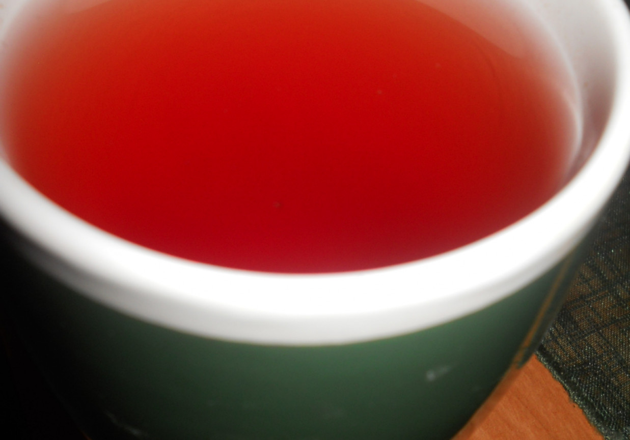 zielona herbata z sokiem malinowym i miodem foto