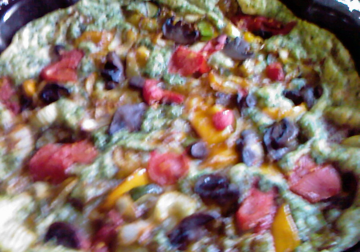 Zielona pizza na prima-aprilis foto