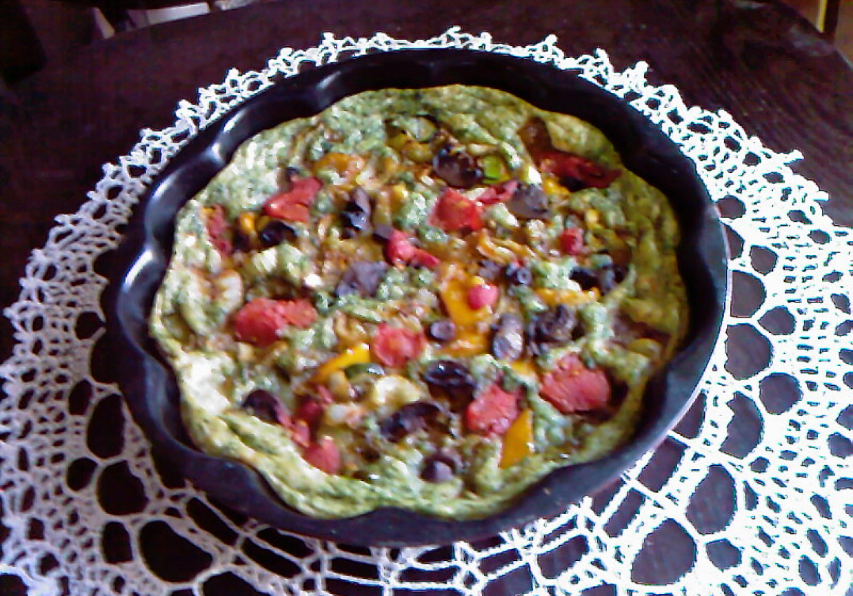 Zielona pizza na prima-aprilis foto