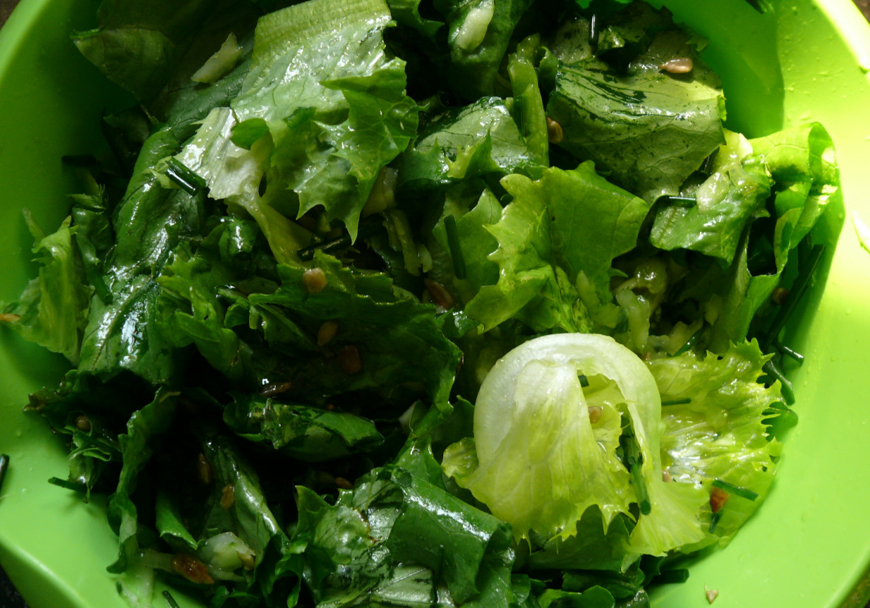 Zielona sałata do obiadu foto