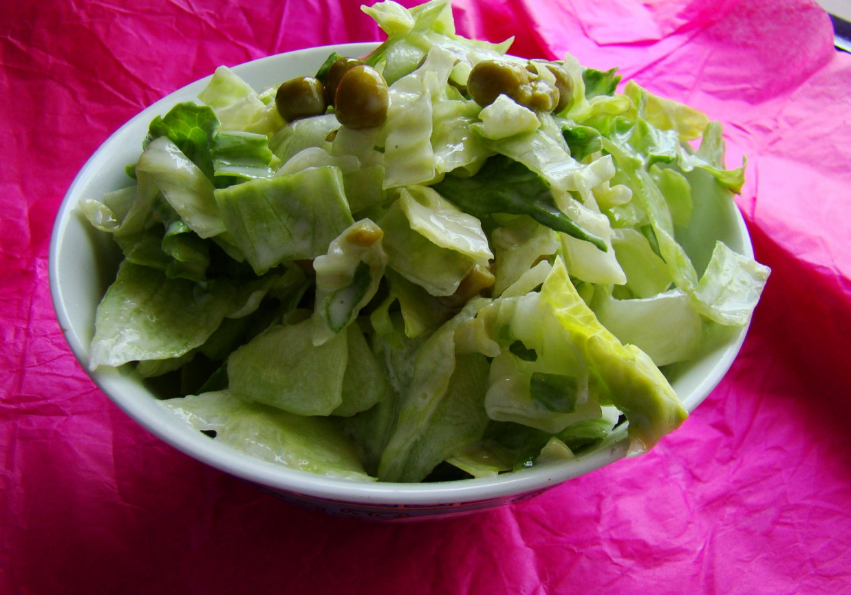 Zielona sałata z groszkiem  foto