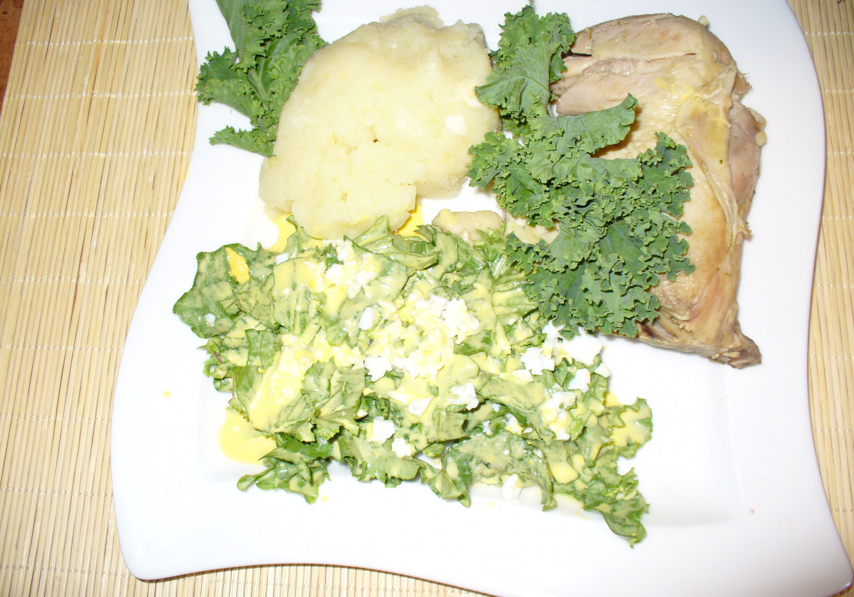 Zielona sałata  z jajkiem foto