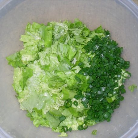 Krok 2 - Zielona sałatka do obiadu foto