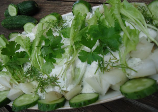 Fotografia przedstawiająca Zielona sałatka z białą rzodkwią