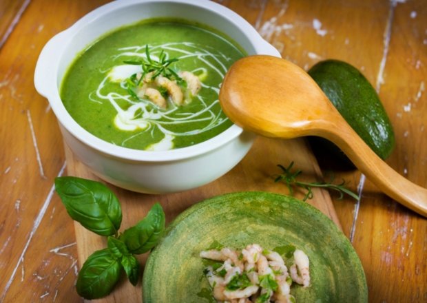 Fotografia przedstawiająca Zielona zupa-krem z krewetkami