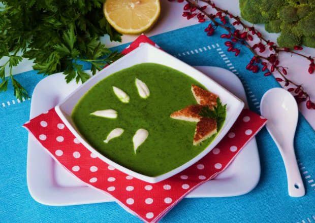 Fotografia przedstawiająca Zielona zupa krem