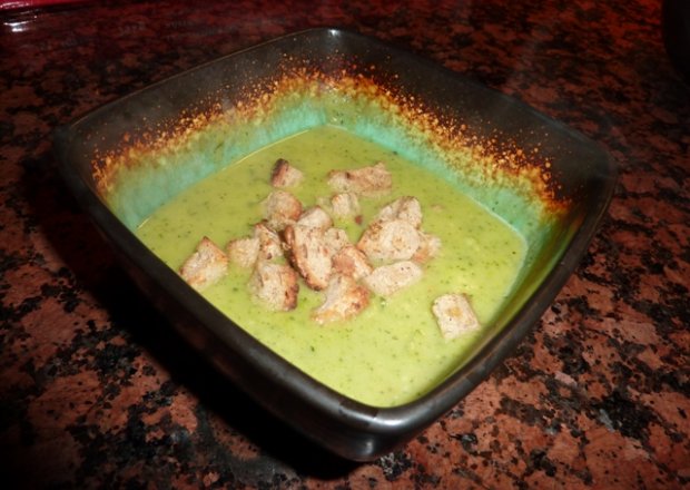 Fotografia przedstawiająca Zielona zupa kremowa