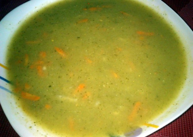 Fotografia przedstawiająca Zielona zupa z fasolką szparagową