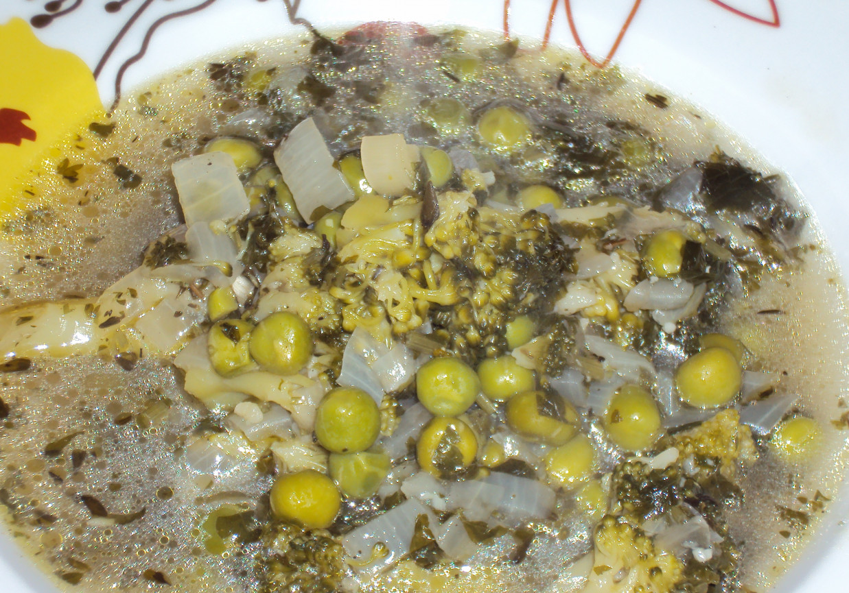 Zielona zupa z groszkiem foto