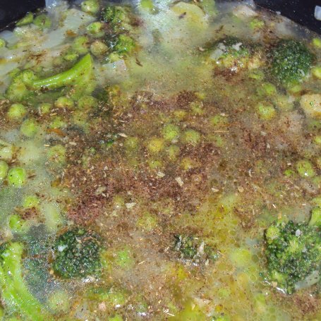 Krok 3 - Zielona zupa z groszkiem foto