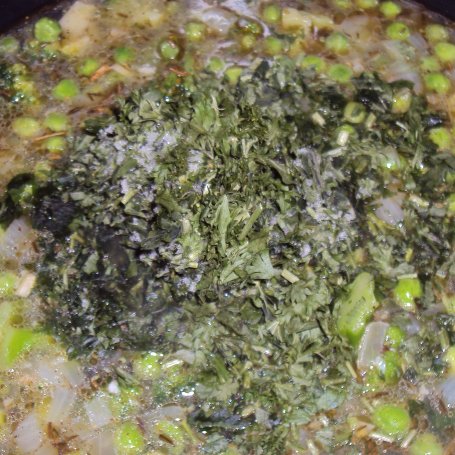Krok 4 - Zielona zupa z groszkiem foto