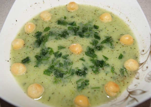 Fotografia przedstawiająca Zielona zupa z groszku