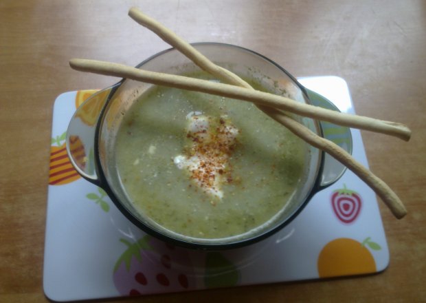 Fotografia przedstawiająca zielona zupa