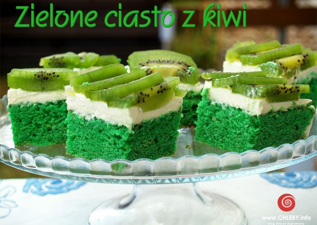 Fotografia przedstawiająca Zielone ciasto cytrynowe z kiwi