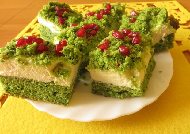 Fotografia przedstawiająca zielone ciasto