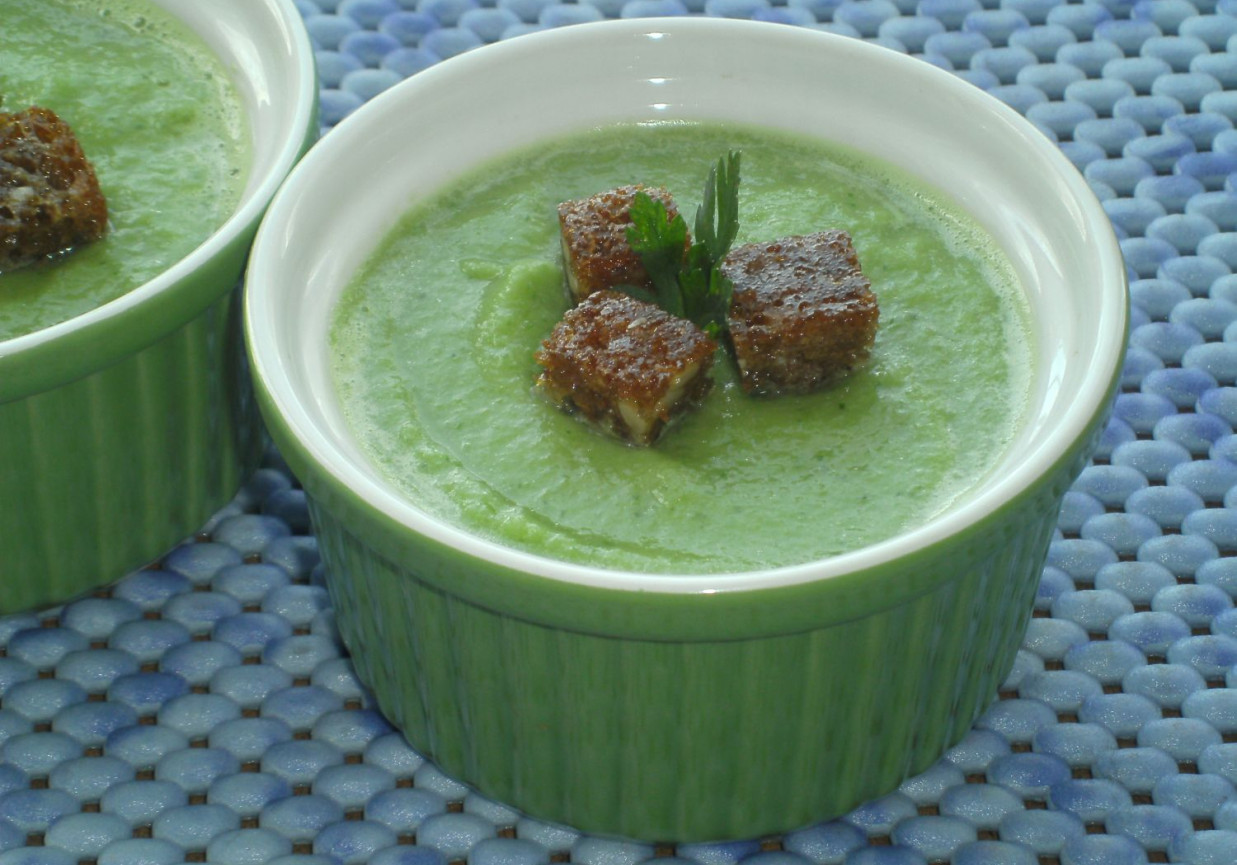 Zielone gazpacho z grzankami razowymi foto