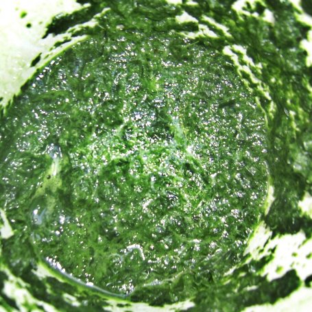 Krok 1 - Zielone gnocchi z czosnkiem niedźwiedzim w cytrynowo-pieprzowym sosie foto