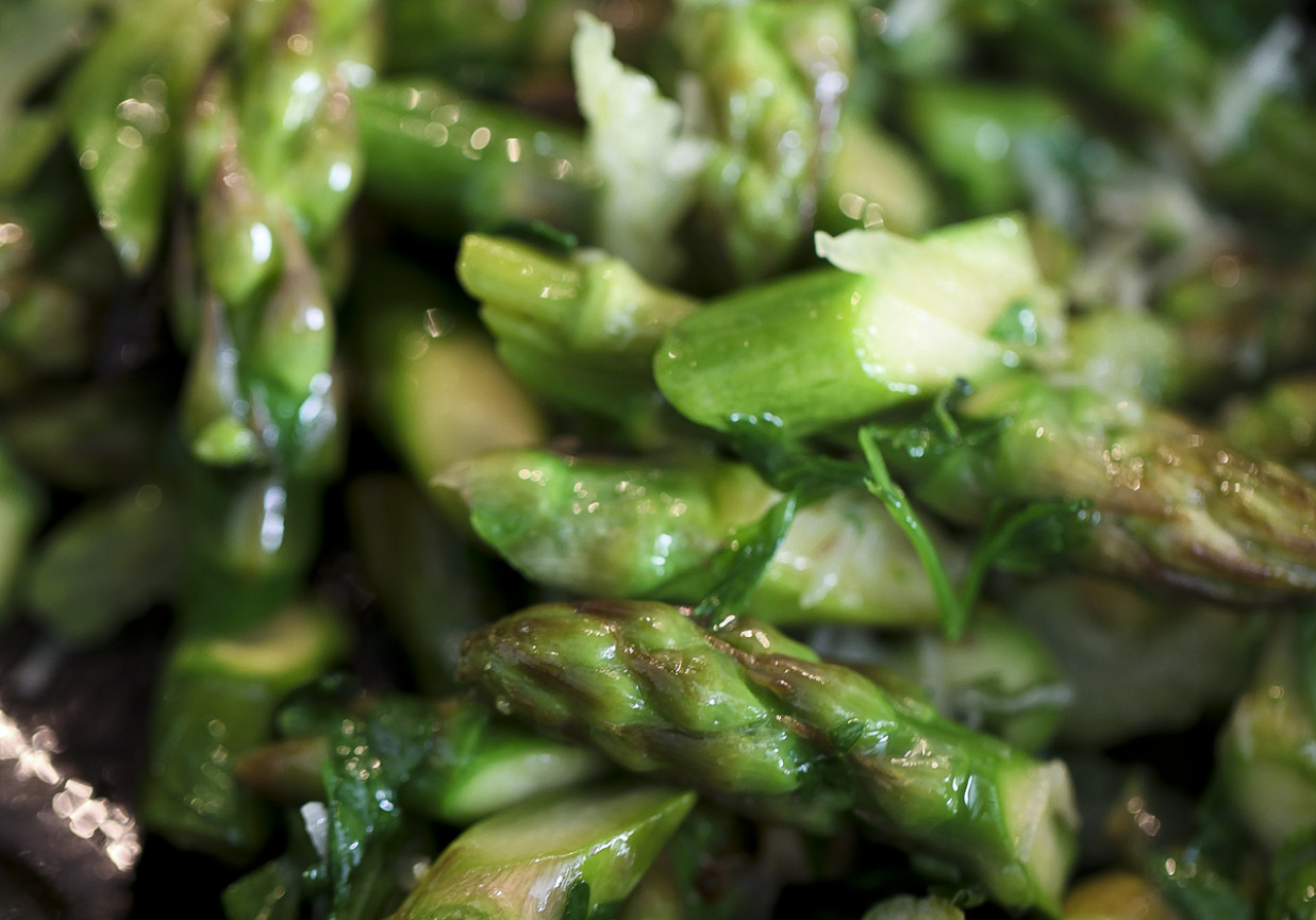 Zielone i aromatyczne stir fry w 10 min  foto