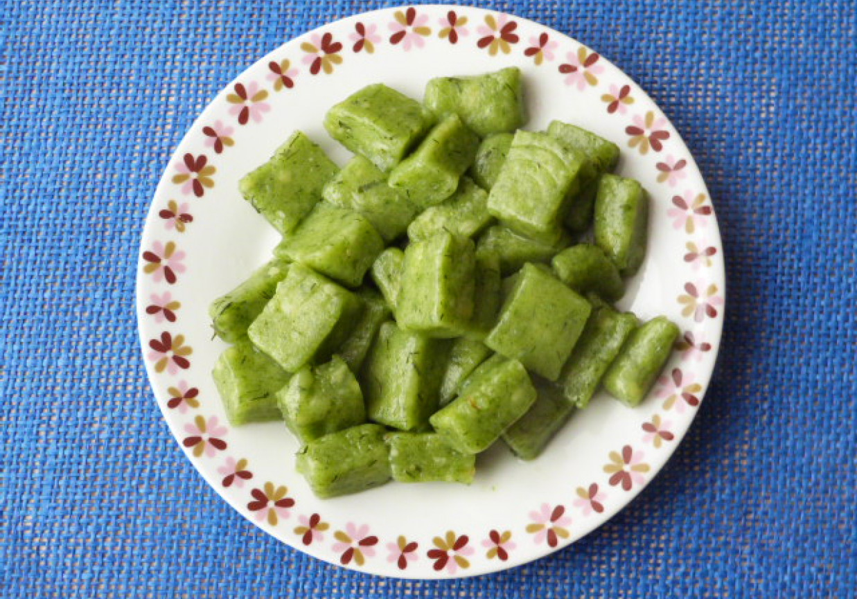 Zielone kluski z ciasta ziemniaczanego foto