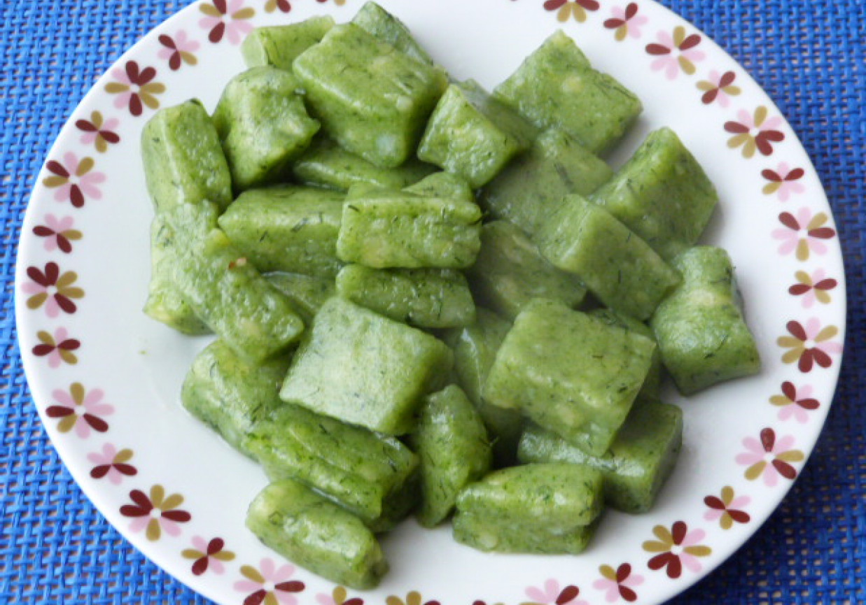 Zielone kluski z ciasta ziemniaczanego foto