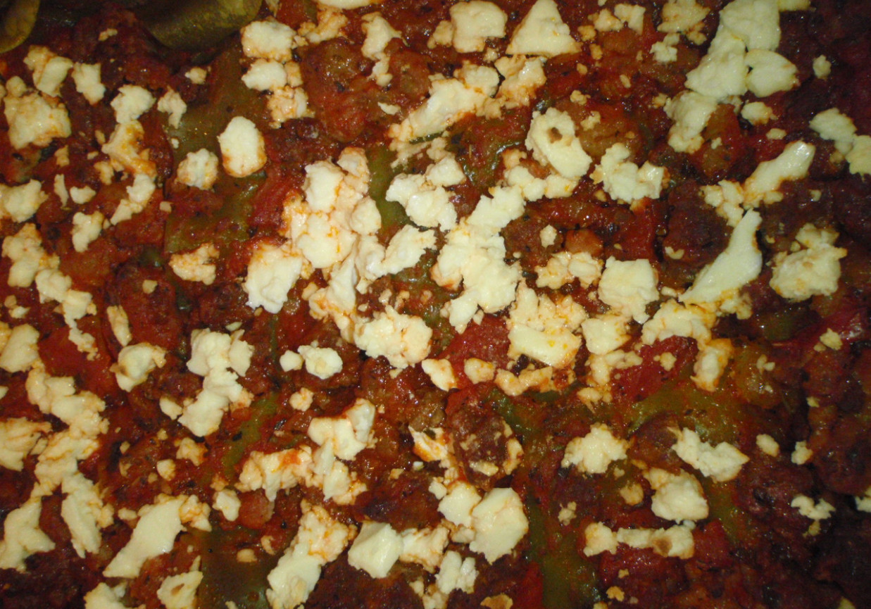 Zielone lasagne z sosem mięsnym i fetą foto