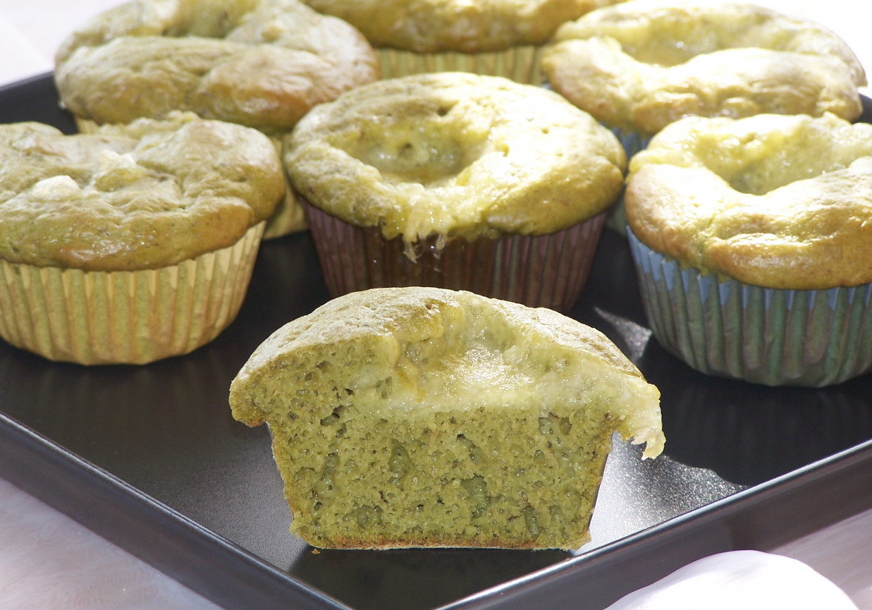 Zielone muffinki, czyli pomysł na pesto ze szpinaku :) foto