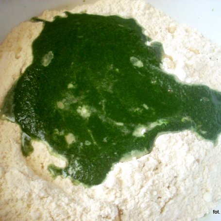 Krok 1 - Zielone pierogi z kaczką i smardzami foto