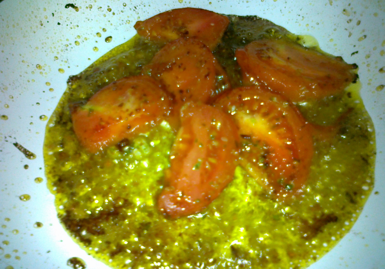 zielone piersi z pomidorami foto