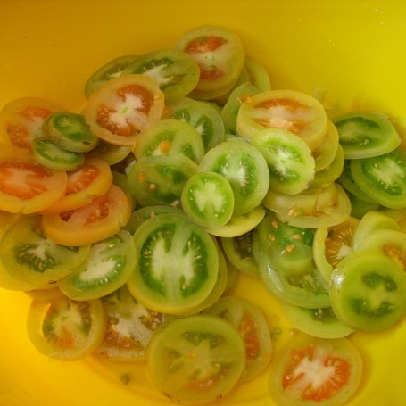 Krok 1 - Zielone pomidory z cebulą  w zalewie foto