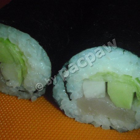 Krok 14 - Zielone sushi maki z bryndzą i miecznikiem foto