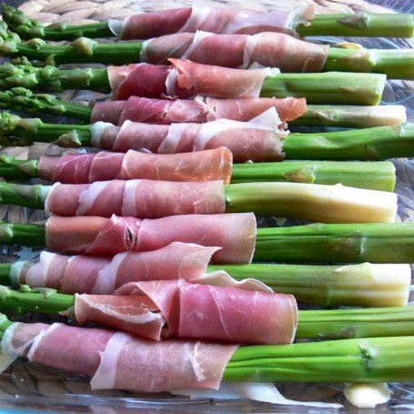 Krok 2 - Zielone szparagi z crudo foto