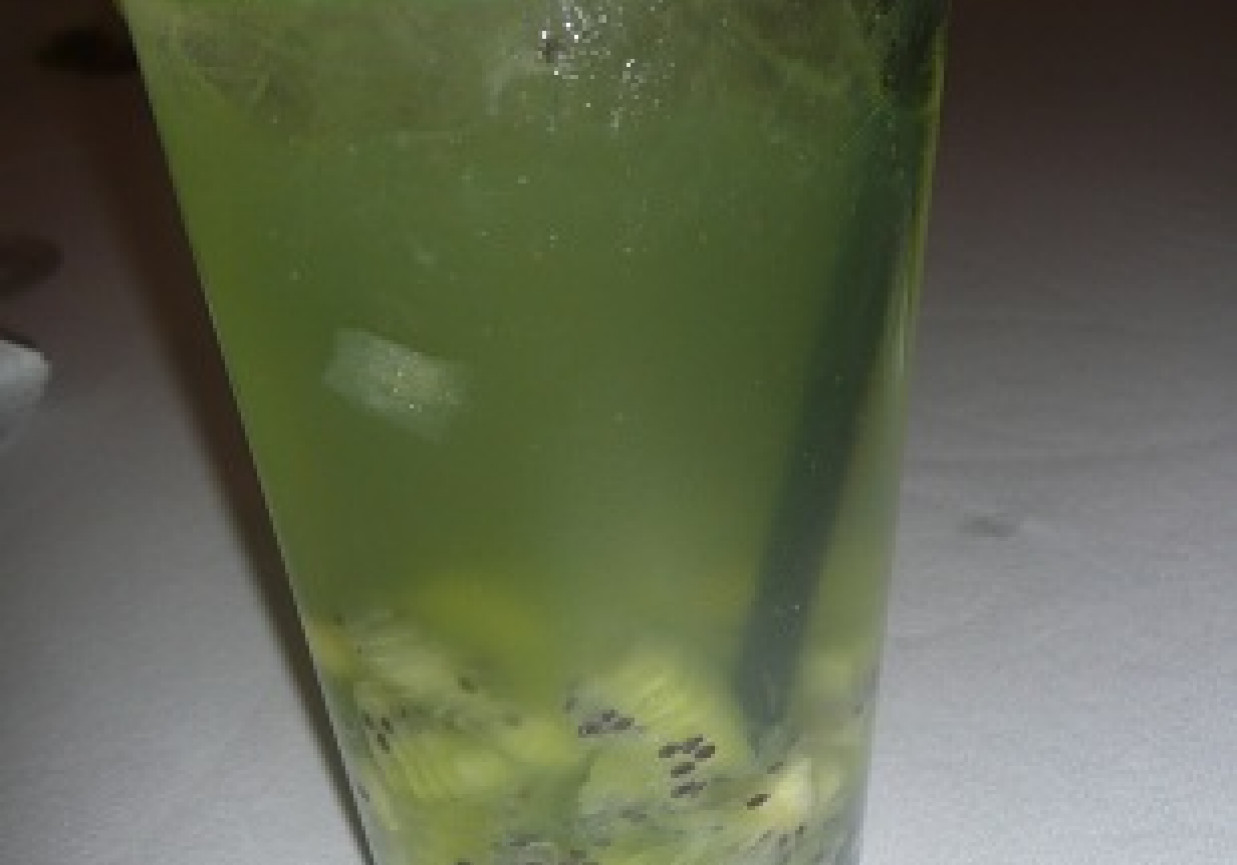 zielony drink kiwi foto