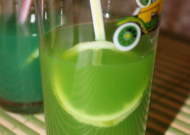 Fotografia przedstawiająca Zielony drink