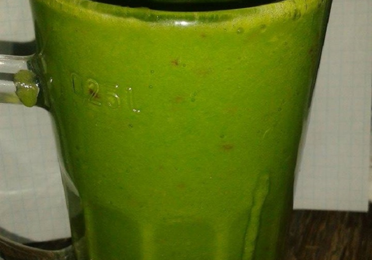 Zielony koktajl ze szpinakiem foto