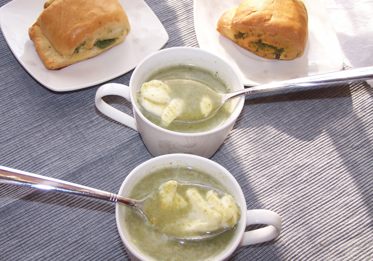 Zielony krem z mozzarellą, czyli zupa ziemniaczano-szpinakowa z dodatkiem czosnku :) foto