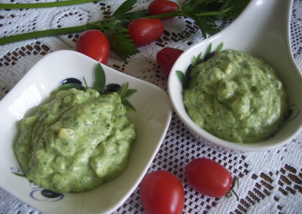 Fotografia przedstawiająca Zielony ,kremowy sos
